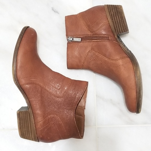 Lucky Brand The Brolley Bootie - Picture 2 of 8